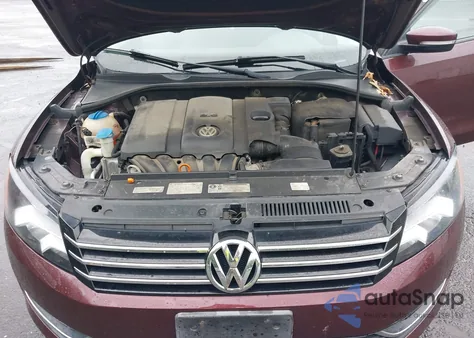 2013 Volkswagen Passat 2.5L S z USA, uszkodzony, nr VIN 1VWAP7A35DC067454